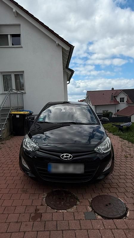 Gebraucht Hyundai i20 Edition 86 PS (63 kW) 2014 Schwarz Kleinwagen