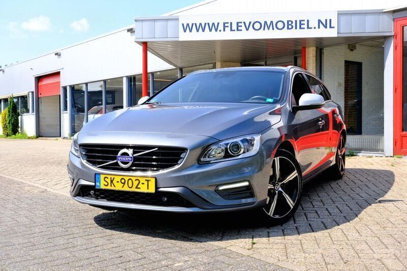 Grau Gebraucht 2018 Volvo V60 Business Edition Kombi | 15.650 € (Fairer Preis) - Bild 1/4