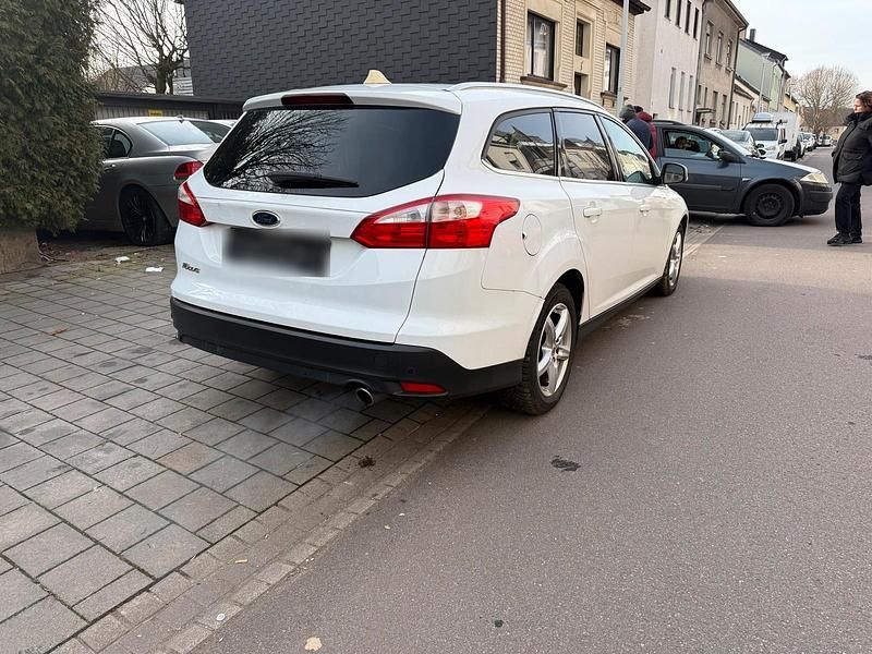 Gebraucht Ford Focus 2012 Weiß Limousine