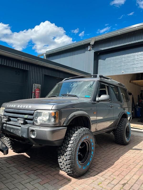 Grau Gebraucht 2002 Land Rover Discovery 2 SUV | 11.500 € (Fairer Preis) - Bild 1/4