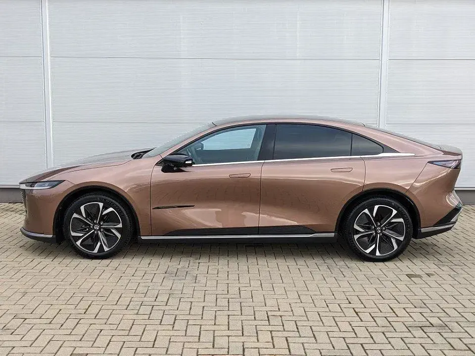 Neu Mazda 6e Takumi-Line 189 kW (258 PS) 2026 Braun Limousine