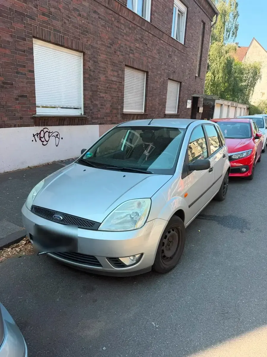 Gebraucht Ford Fiesta 90 PS (66 kW) 2002 Silber Kleinwagen