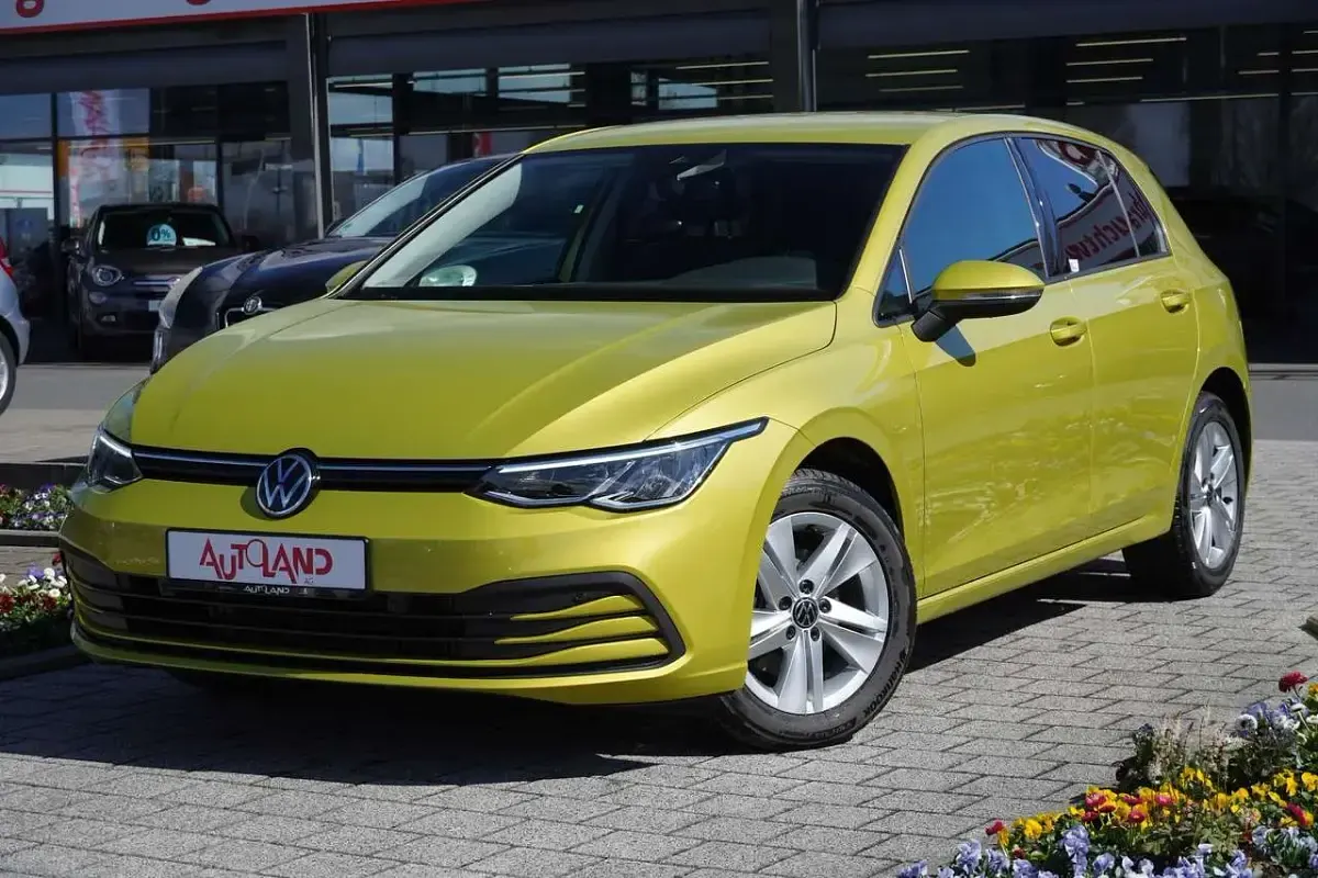 Gebraucht VW Golf VIII 150 PS (110 kW) 2020 Limonengelb Limousine
