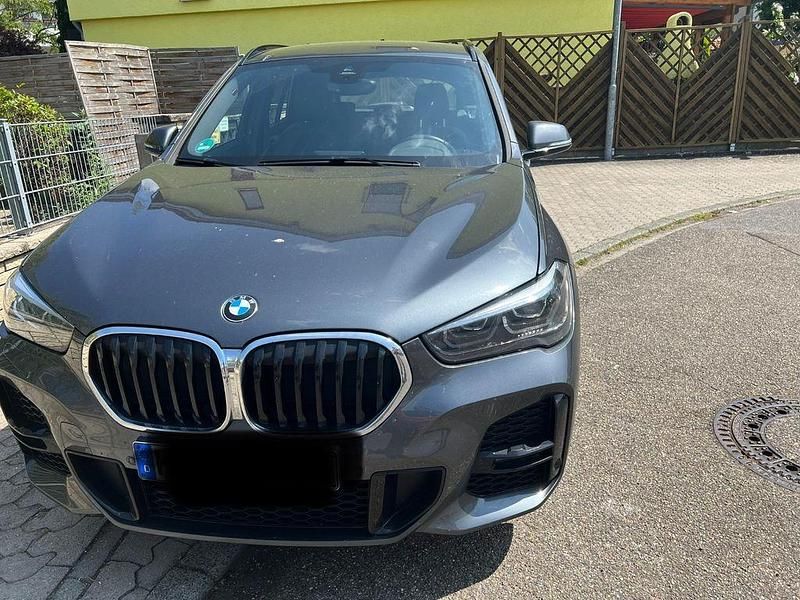 Grau Gebraucht 2019 BMW X1 M Sport SUV | 20.400 € (Superpreis) - Bild 1/4