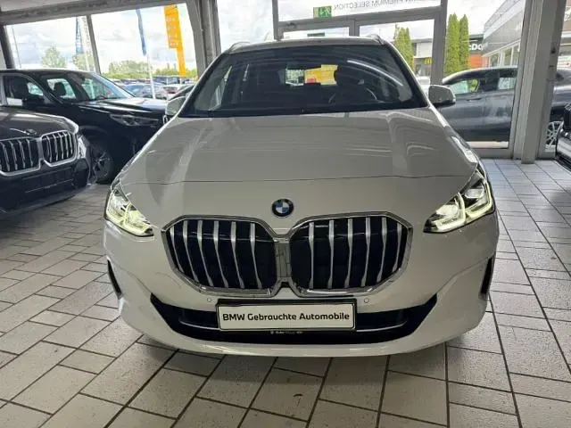 Gebraucht BMW 220 Active Tourer Luxury Line 163 PS (119 kW) 2025 Weiss Van / Kleinbus