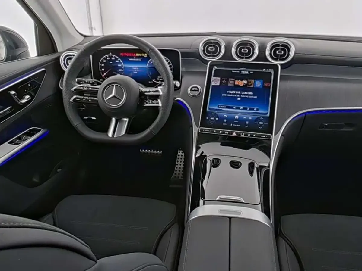 Gebraucht Mercedes GLC300 AMG 204 PS (150 kW) 2025 Grau graphitgrau SUV