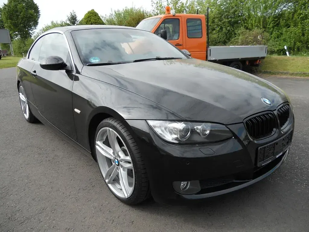 Gebraucht BMW 325 Cabriolet 197 PS (144 kW) 2009 Schwarz Cabrio