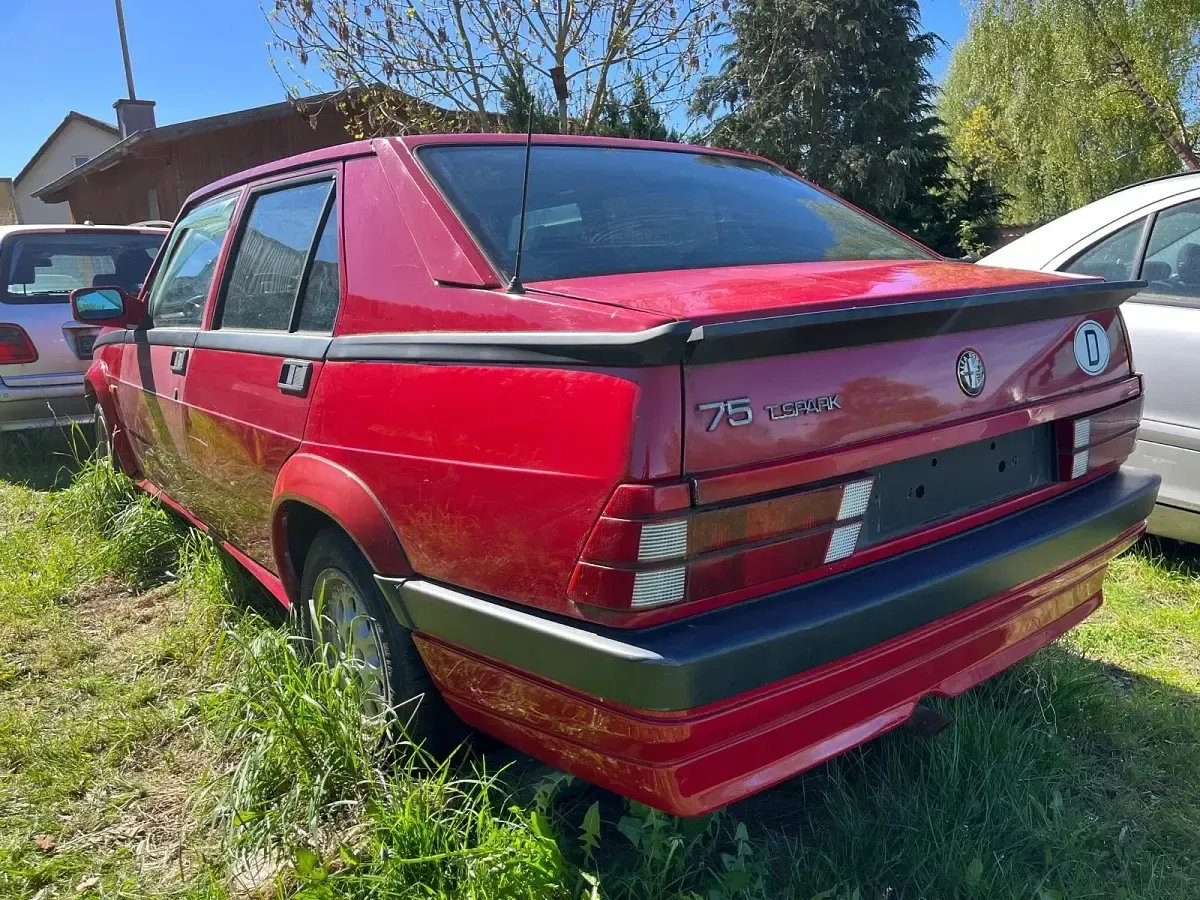 Używany Alfa Romeo 75 148 KM (108 kW) 1990 Czerwony Sedan/Limuzyna