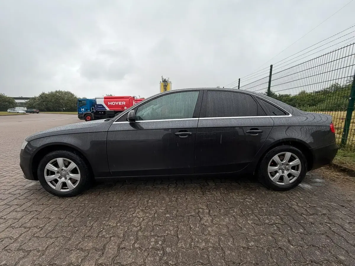 Gebraucht Audi A4 143 PS (105 kW) 2010 Grau Limousine