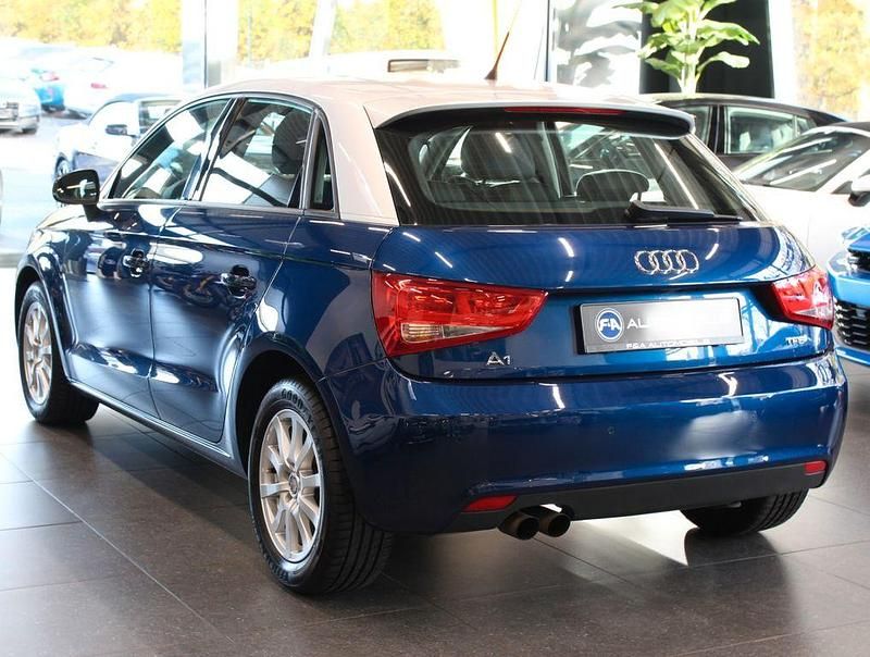 Gebraucht Audi A1 Sportback Attraction 122 PS (89 kW) 2013 Blau Kleinwagen