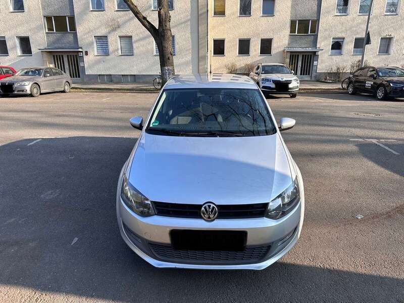 Grau Gebraucht 2010 VW Polo Comfortline Limousine | 3.990 € (Guter Preis) - Bild 1/4