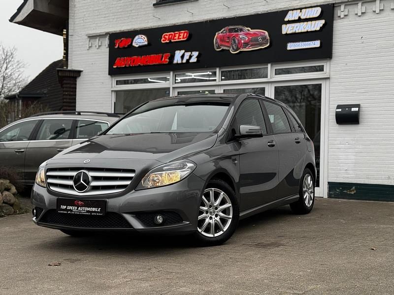 Gebraucht Mercedes B180 122 PS (89 kW) 2012 Grau Van / Kleinbus