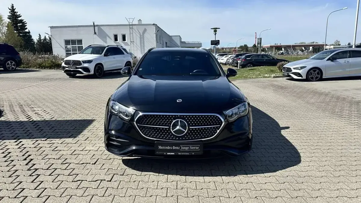 Gebraucht Mercedes E300 AMG 197 PS (144 kW) 2025 Lack obsidianschwarz Kombi