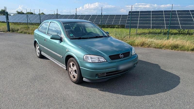 Grün Gebraucht 1999 Opel Astra Kleinwagen | 850 € - Bild 1/4