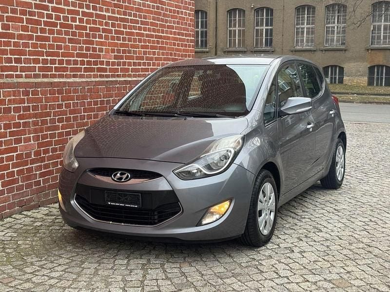 Grau Gebraucht 2012 Hyundai ix20 Comfort Kleinwagen | 3.299 € (Guter Preis) - Bild 1/4