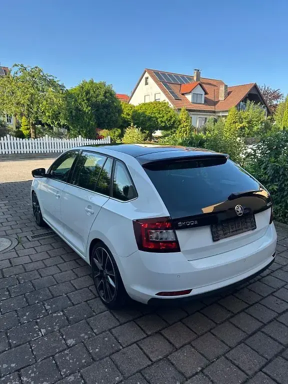 Gebraucht Skoda Rapid Drive 125 PS (91 kW) 2018 Weiß Kleinwagen