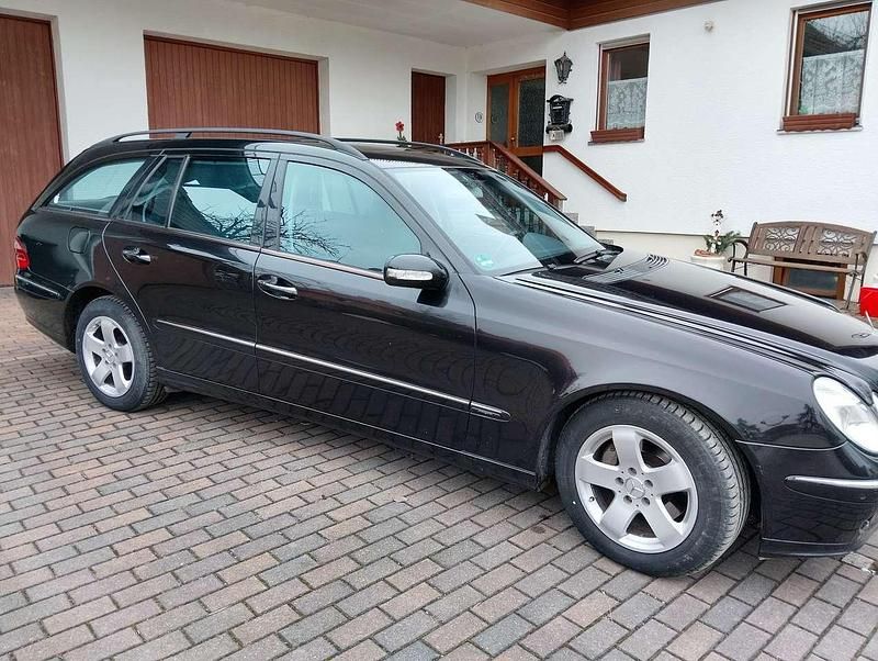 Gebraucht Mercedes E280 Avantgarde 177 PS (130 kW) 2005 Kombi