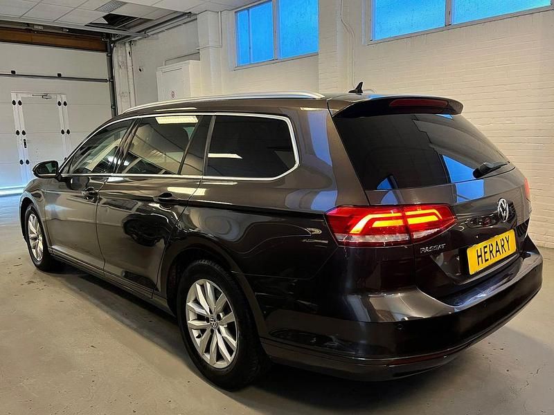 Gebraucht VW Passat 120 PS (88 kW) 2015 Braun Kombi