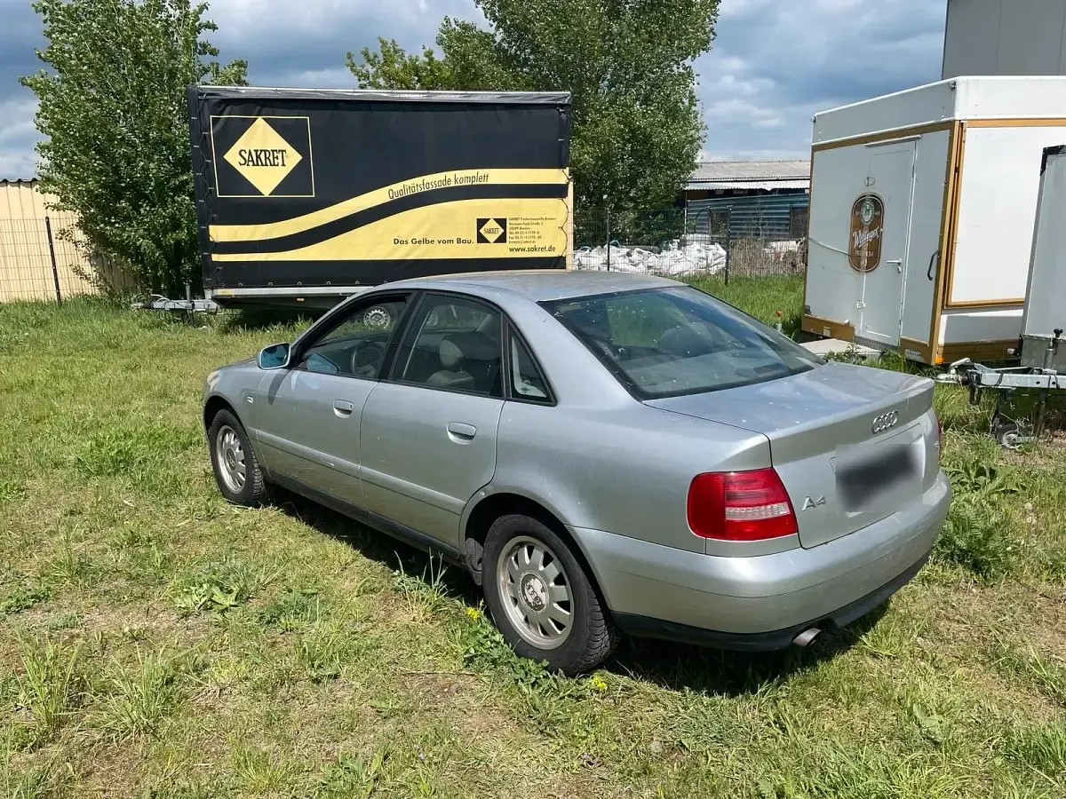 Gebraucht Audi A4 136 PS (100 kW) 2000 Grau Limousine