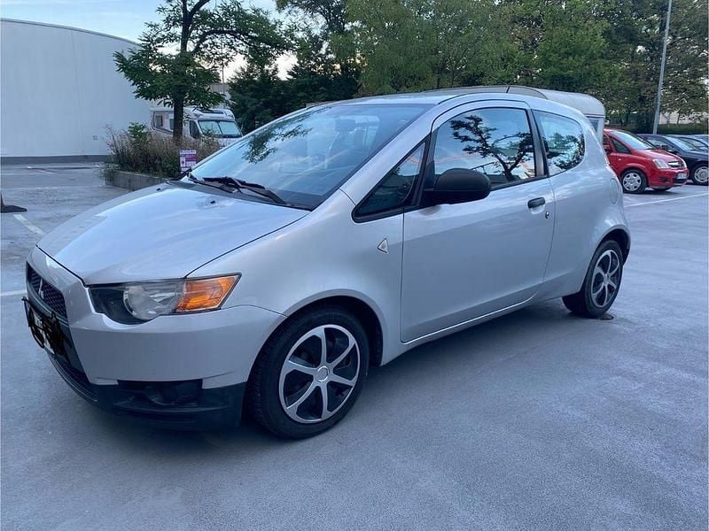 Grau Gebraucht 2009 Mitsubishi Colt Limousine | 1.400 € (Superpreis) - Bild 1/4