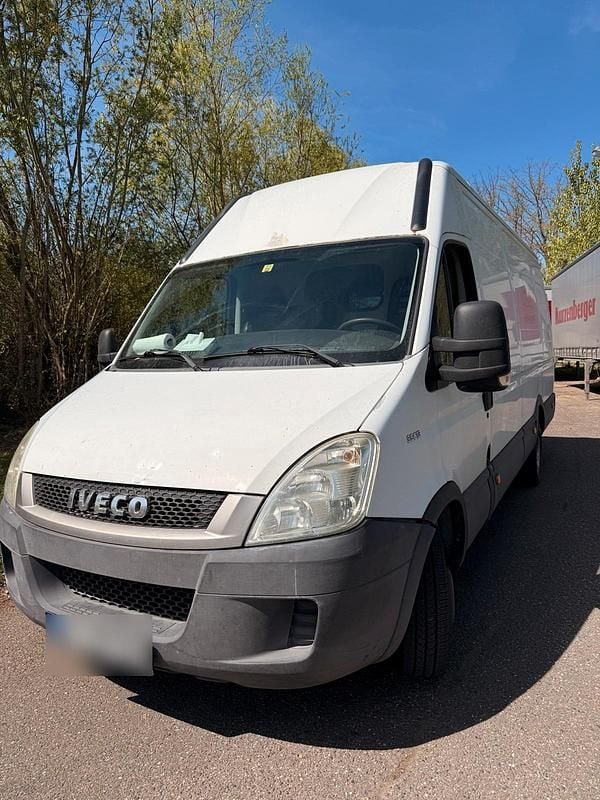 Second-hand Iveco Daily 127 CP (93 kW) 2011 Alb Berlinǎ