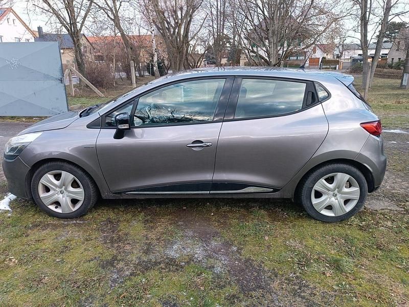Gebraucht Renault Clio IV LIMITED 73 PS (53 kW) 2016 Grau Kleinwagen
