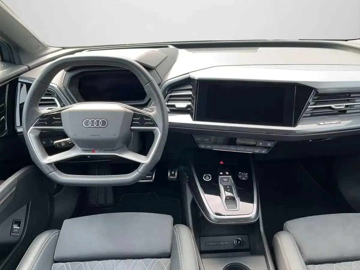 Second-hand Audi Q4 e-tron 219 kW (299 CP) 2022 Albastru SUV