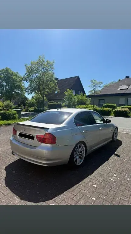 Gebraucht BMW 325 197 PS (144 kW) 2009 Silber Limousine
