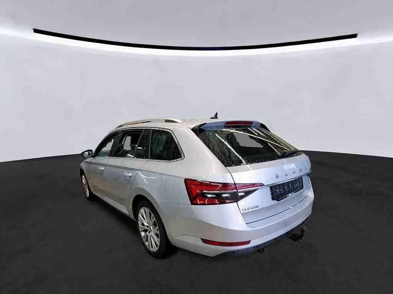 Gebraucht Skoda Superb Style 150 PS (110 kW) 2022 Stribrna brilliant/ brilliants Kombi