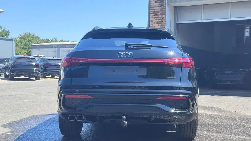 Neu Audi Q5 Sportback Sport 204 PS (150 kW) 2026 Schwarz SUV