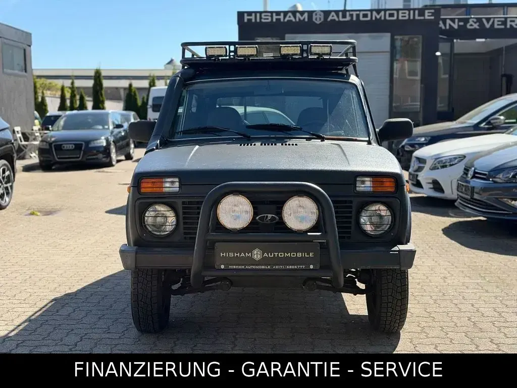 Gebraucht Lada niva 83 PS (61 kW) 2011 Schwarz SUV
