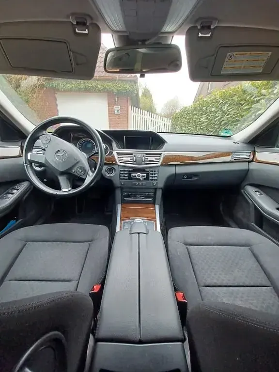 Gebraucht Mercedes E300 231 PS (169 kW) 2012 Silber Limousine