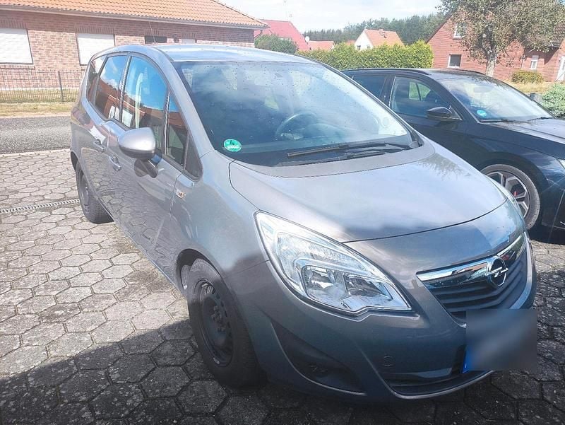 Grau Gebraucht 2012 Opel Meriva Design Edition Van / Kleinbus | 5.500 € (Fairer Preis) - Bild 1/4