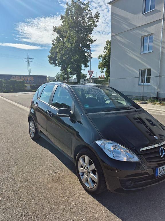 Gebraucht Mercedes A180 109 PS (80 kW) 2010 Schwarz Van / Kleinbus