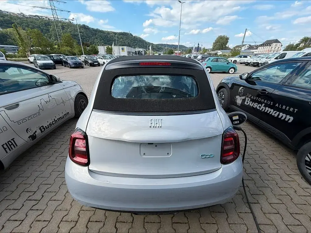 Neu Fiat 500e Pop 86 kW (118 PS) 2026 Blau Cabrio