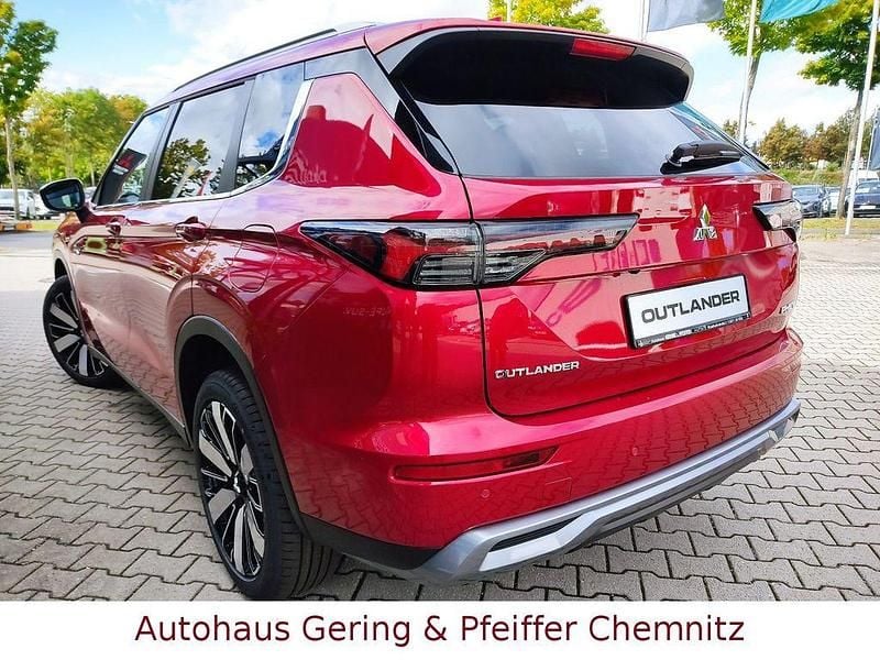 Neu Mitsubishi Outlander P-HEV Edition 306 PS (225 kW) 2025 Rot SUV