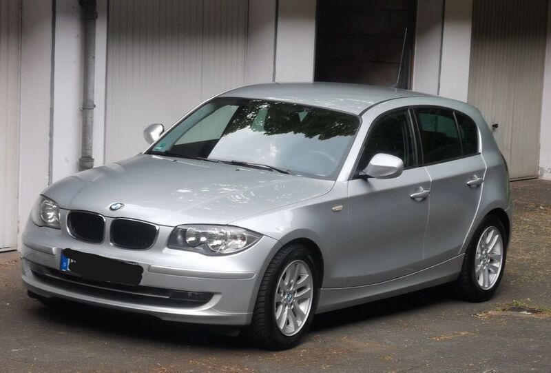 Silber Gebraucht 2011 BMW 118 Kleinwagen | 9.500 € (Fairer Preis) - Bild 1/4