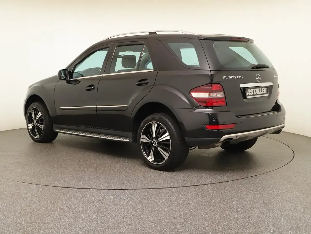 Gebraucht Mercedes ML320 Sport 223 PS (164 kW) 2009 Metalliclack obsidianschwarz SUV