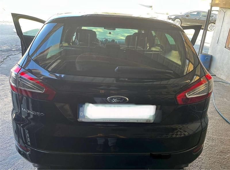 Schwarz Gebraucht 2011 Ford Mondeo Titanium Kombi | 5.200 € (Etwas zu teuer) - Bild 1/4