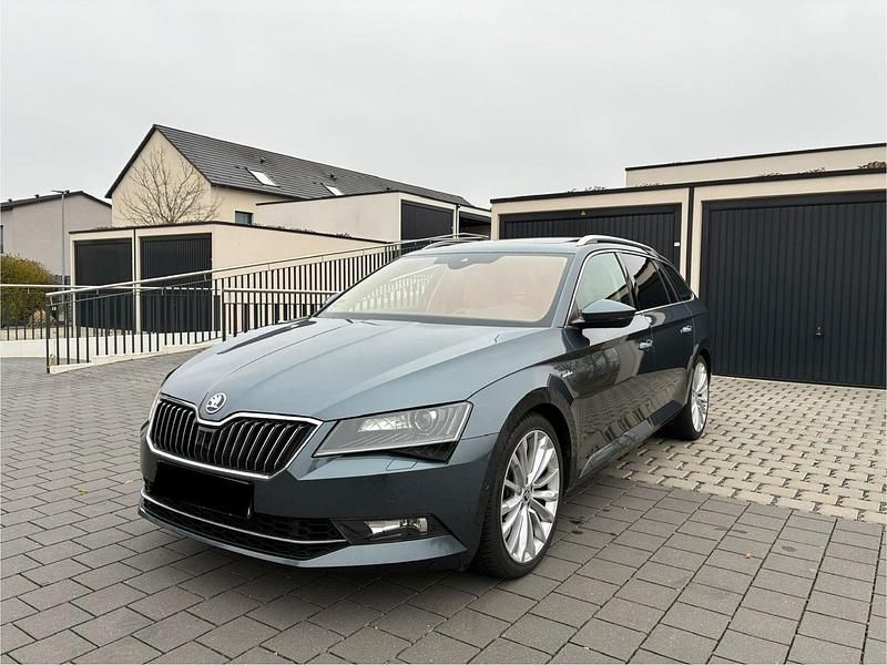 Grau Gebraucht 2017 Skoda Superb LAURIN & KLEMENT Kombi | 17.600 € (Guter Preis) - Bild 1/4