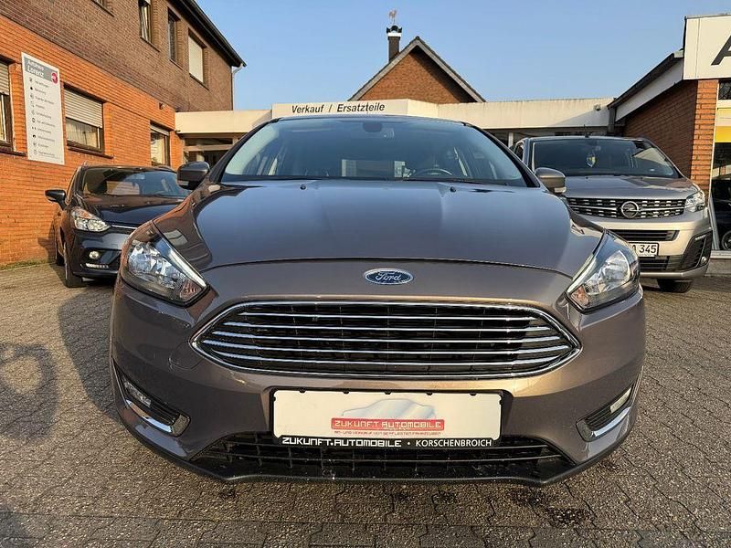 Używany Ford Focus Titanium 101 KM (74 kW) 2015 Brązowy Sedan/Limuzyna