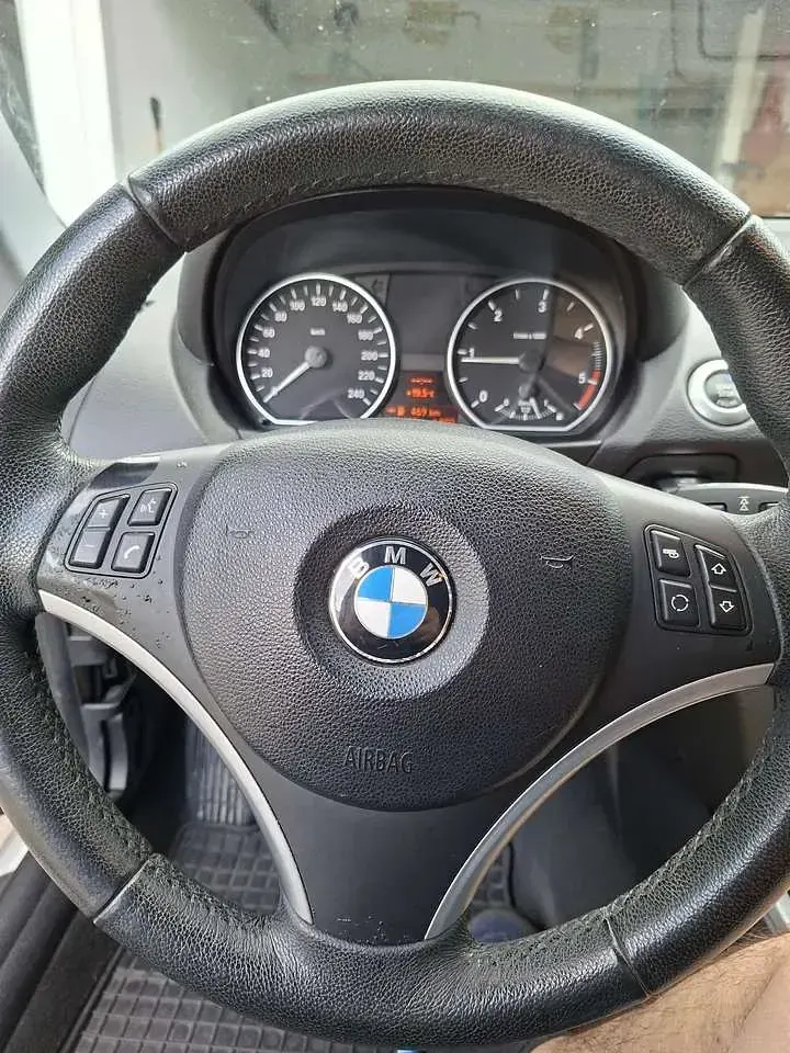 Używany BMW 118 143 KM (105 kW) 2009 Biały Hatchback