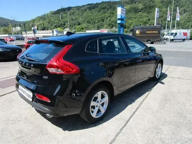 Gebraucht Volvo V40 Kinetic 120 PS (88 kW) 2018 Schwarz Limousine