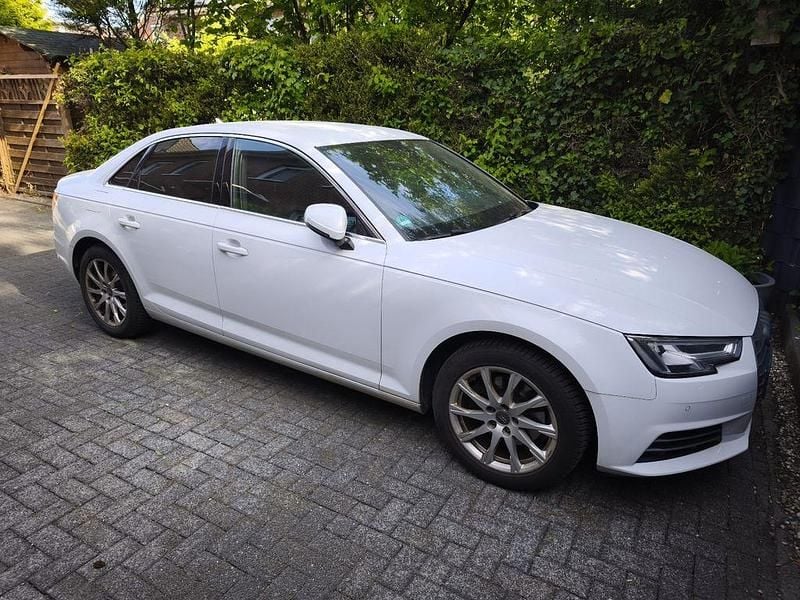 Second-hand Audi A4 Ambiente 150 CP (110 kW) 2017 Alb Berlinǎ