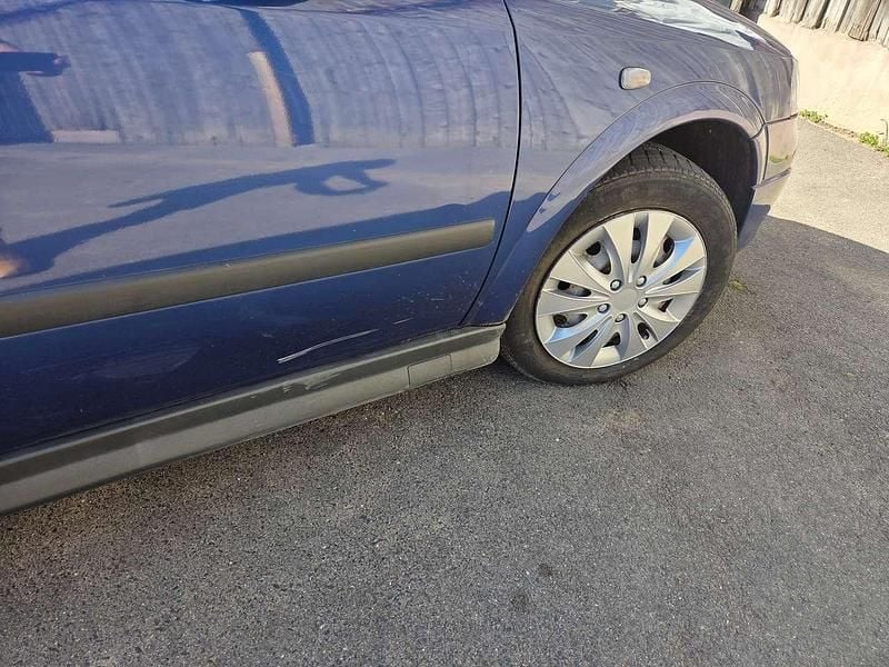 Gebraucht Opel Astra 84 PS (61 kW) 2002 Blau Limousine