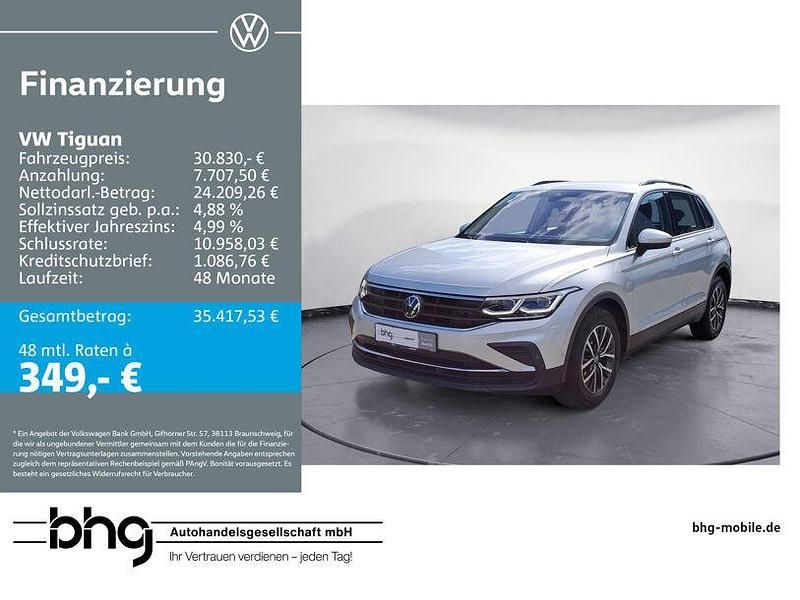 Reflexsilber metallic Gebraucht 2023 VW Tiguan Life SUV | 30.830 € (Fairer Preis) - Bild 1/4