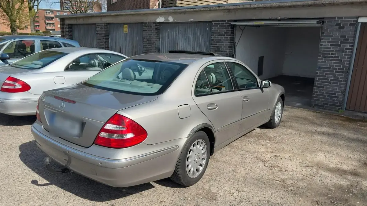 Gebraucht Mercedes E240 177 PS (130 kW) 2004 Grau Limousine