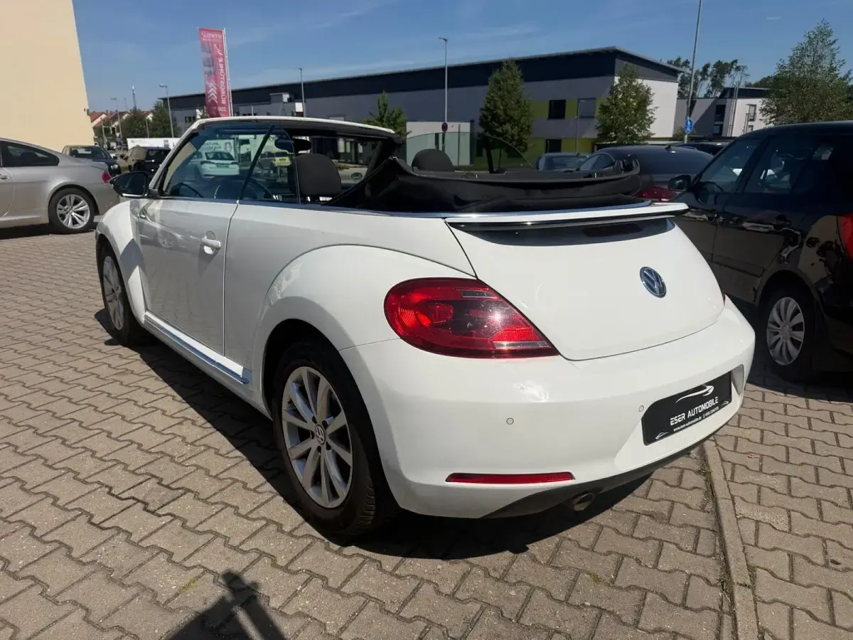 Gebraucht VW Beetle Cabriolet CLUB 105 PS (77 kW) 2015 Weiß Cabrio