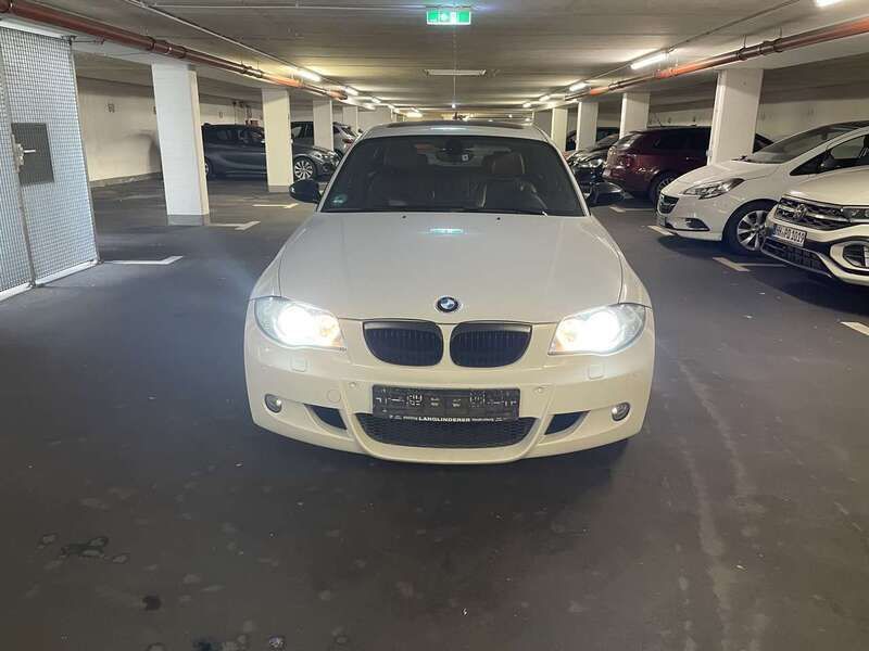Weiß Gebraucht 2007 BMW 123 Coupé M Sport Coupé | 5.299 € - Bild 1/4