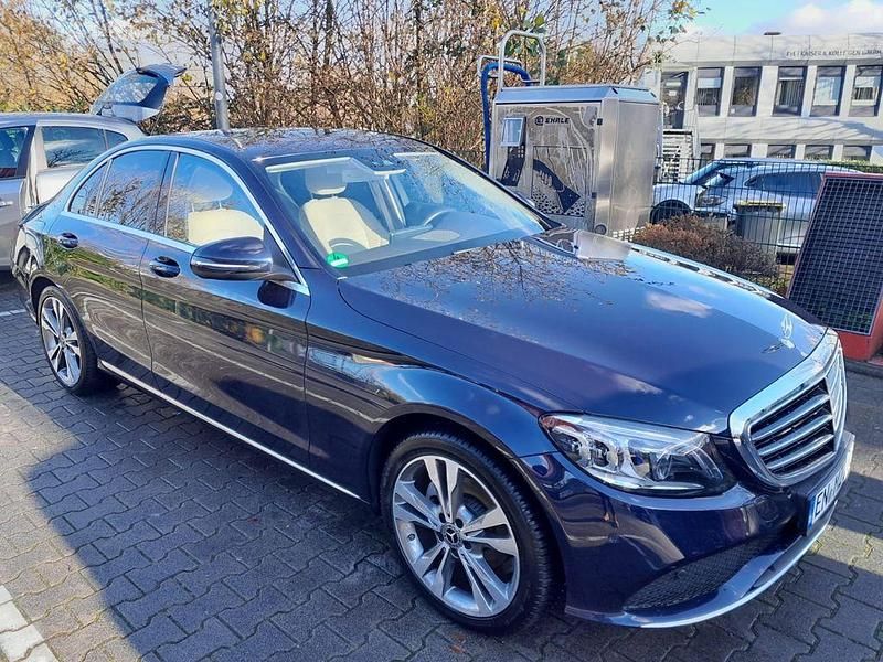 Gebraucht Mercedes C180 156 PS (114 kW) 2019 Blau Limousine